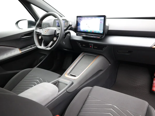 CUPRA Born (2024) — foto 16 van 22