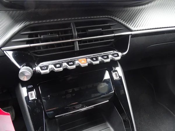 Peugeot 2008 (2023) — foto 16 van 27