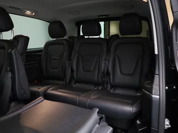 Mercedes-Benz EQV (2023) — foto 8 van 48