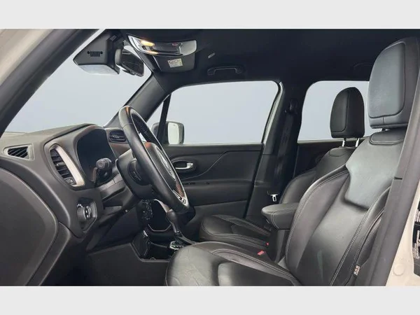 Jeep Renegade (2021) — foto 25 van 25