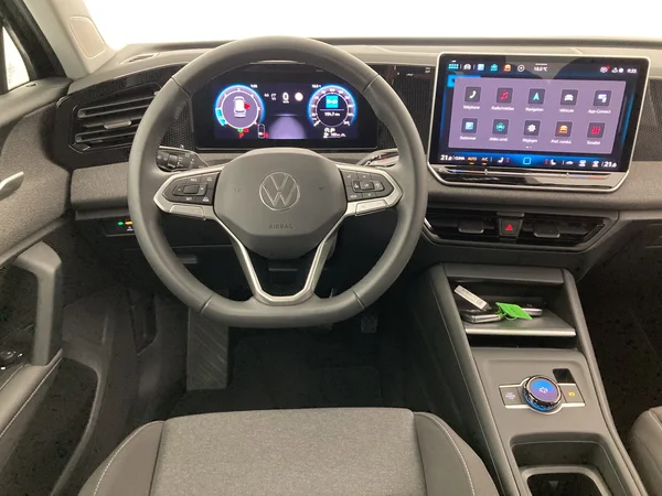 VOLKSWAGEN Tiguan (2025) — foto 8 van 36