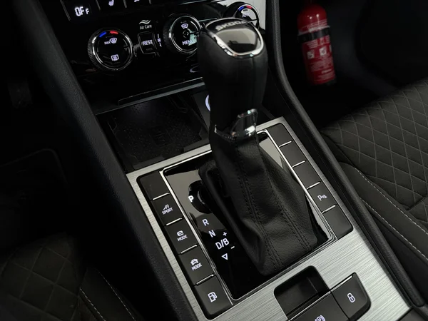 SKODA Superb (2022) — foto 4 van 31