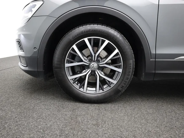 VOLKSWAGEN Tiguan (2019) — foto 4 van 21