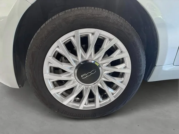 Fiat 500C (2024) — foto 12 van 15