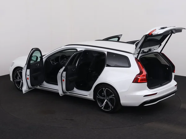 VOLVO V60 (2024) — foto 31 van 32