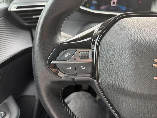 PEUGEOT 208 Dsl (2020) — foto 4 van 31