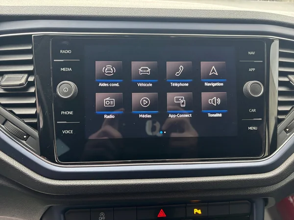 VOLKSWAGEN T-Roc (2020) — foto 3 van 16