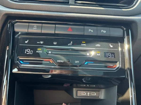VOLKSWAGEN T-Roc (2025) — foto 13 van 31