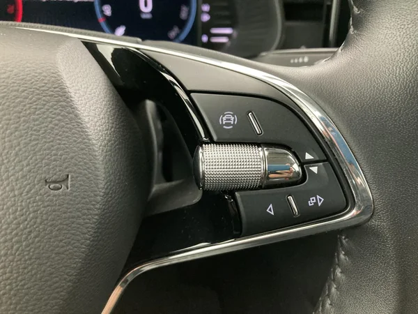 SKODA Kamiq (2023) — foto 2 van 36