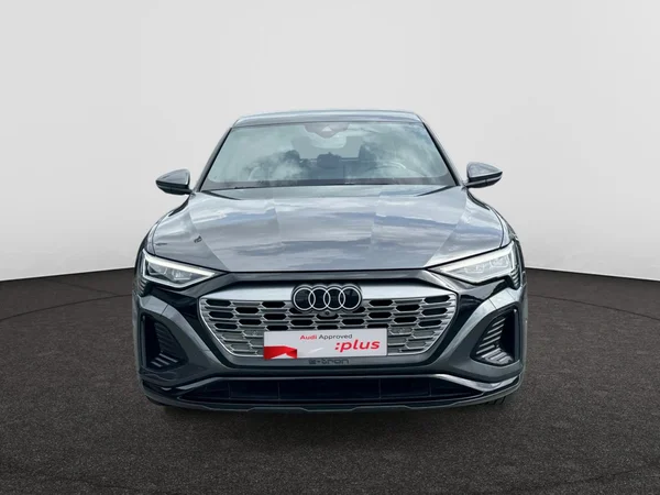 AUDI Q8 Sportback e-tron (2024) — foto 23 van 24