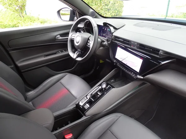 Alfa Romeo Junior (2026) — foto 9 van 31