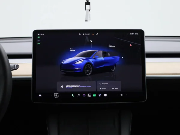 Tesla Model Y (2023) — foto 42 van 43