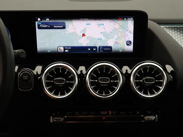 Mercedes-Benz EQA (2024) — foto 7 van 27