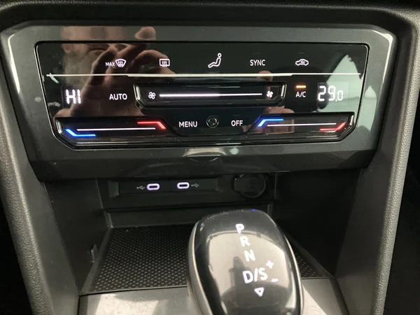 VOLKSWAGEN Tiguan (2021) — foto 15 van 36