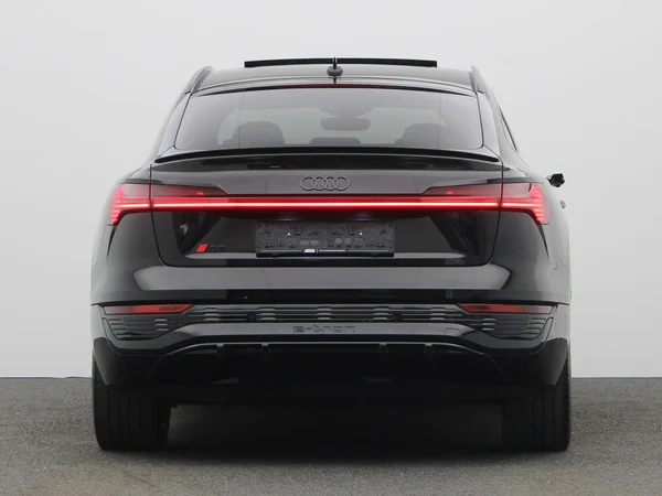 AUDI Q8 e-tron Sportback (2024) — foto 20 van 25