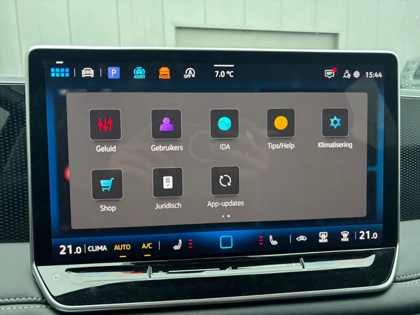 VOLKSWAGEN Tiguan (2025) — foto 4 van 24