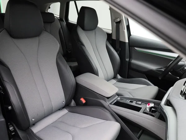 Škoda Enyaq iV (2023) — foto 31 van 43