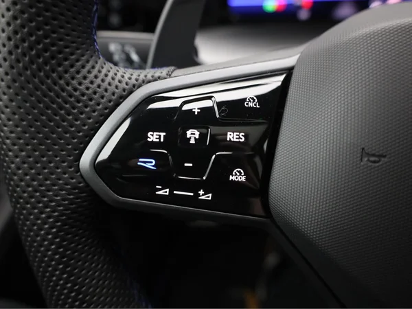 VOLKSWAGEN Golf VIII R (2026) — foto 6 van 23