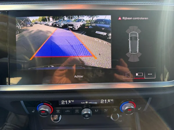 AUDI Q3 PHEV (2024) — foto 16 van 21