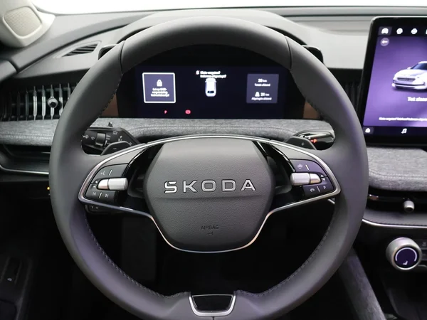 SKODA Superb Combi (2026) — foto 4 van 23