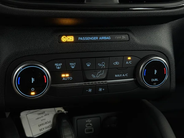 FORD Kuga (2023) — foto 18 van 29