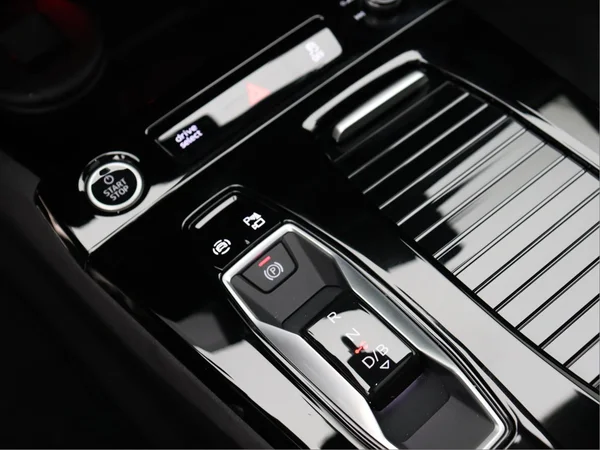 AUDI Q6 e-tron (2026) — foto 8 van 21