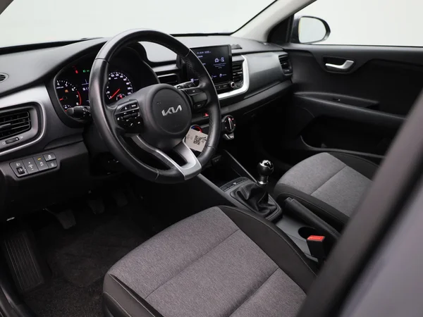 Kia Stonic (2022) — foto 7 van 34