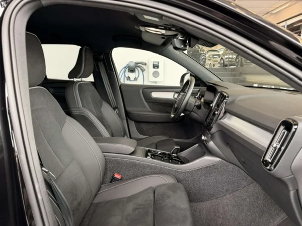 Volvo XC40 (2025) — foto 22 van 22