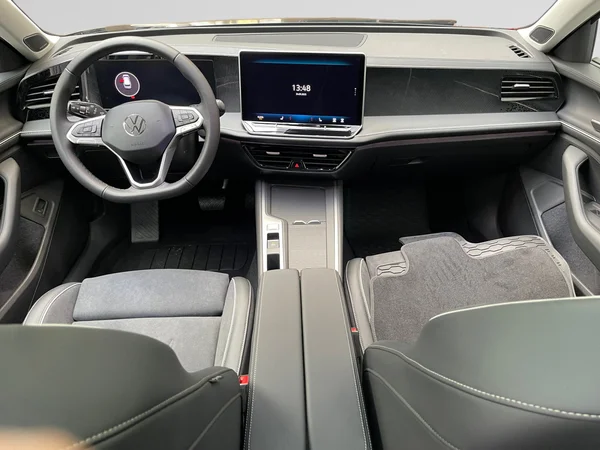 VOLKSWAGEN Passat SW (2025) — foto 11 van 14