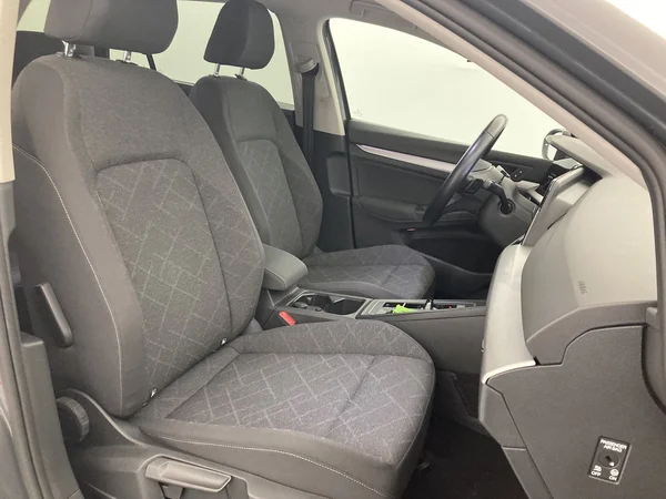 VOLKSWAGEN Golf VIII SW (2022) — foto 5 van 36