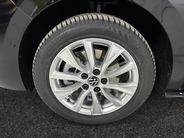 VOLKSWAGEN Multivan T7 Long Dsl (2026) — foto 12 van 15