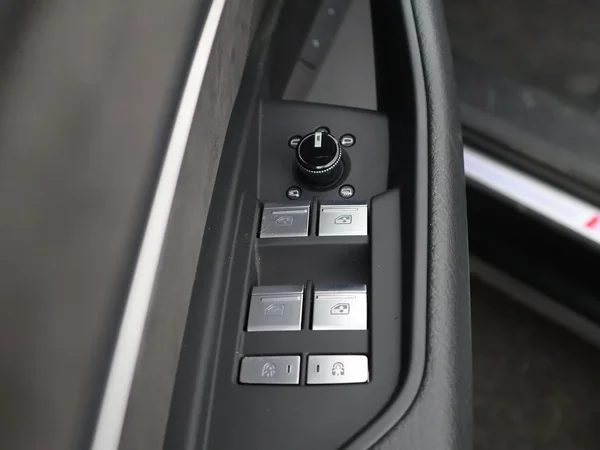 Audi e-tron (2021) — foto 15 van 27