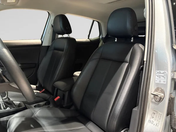 VOLKSWAGEN T-Cross (2024) — foto 10 van 18
