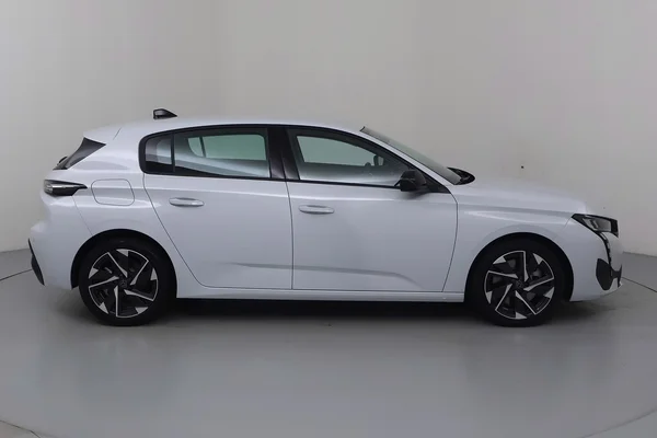 Peugeot 308 PHEV (2024) — foto 28 van 31