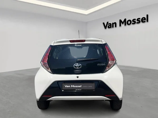 Toyota Aygo (2015) — foto 13 van 19