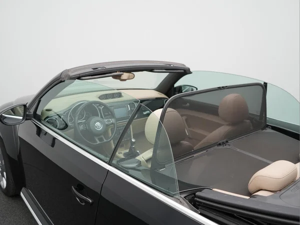 VOLKSWAGEN Beetle Cabriolet (2015) — foto 33 van 39