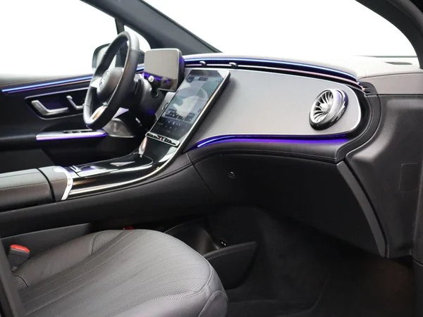 Mercedes-Benz EQE (2023) — foto 14 van 27