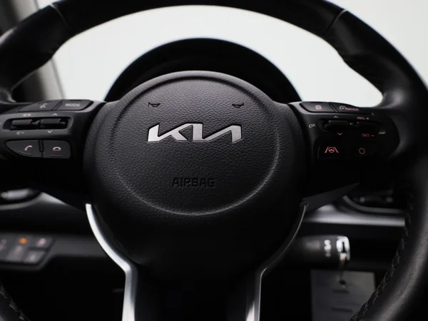 Kia Rio (2023) — foto 16 van 37