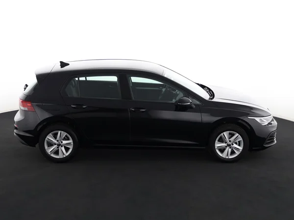 VOLKSWAGEN Golf (2024) — foto 23 van 27