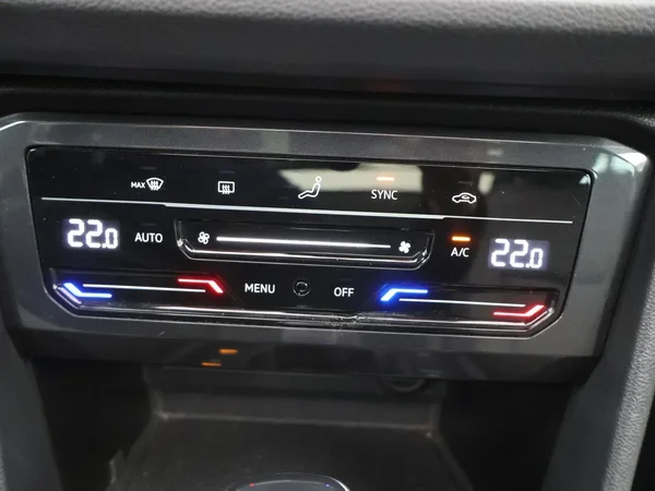 Volkswagen Tiguan (2021) — foto 18 van 29
