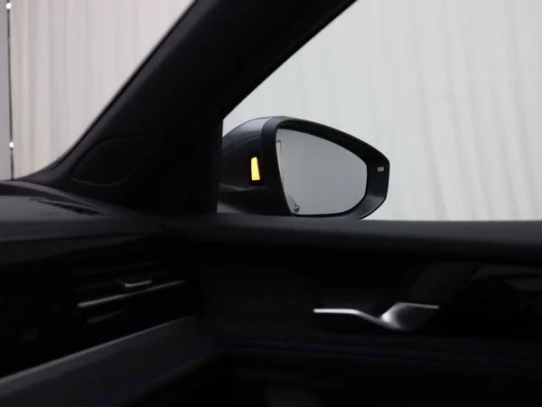 VOLKSWAGEN Passat SW (2024) — foto 17 van 21
