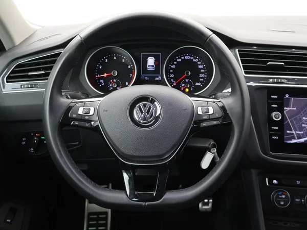 VOLKSWAGEN Tiguan (2020) — foto 7 van 29