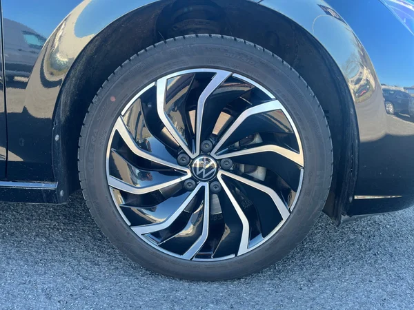 VOLKSWAGEN Golf VIII SW (2024) — foto 2 van 24