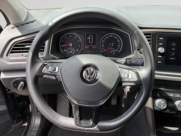 VOLKSWAGEN T-Roc (2020) — foto 16 van 20