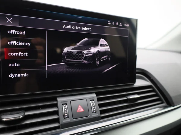 Audi Q5 (2023) — foto 25 van 44