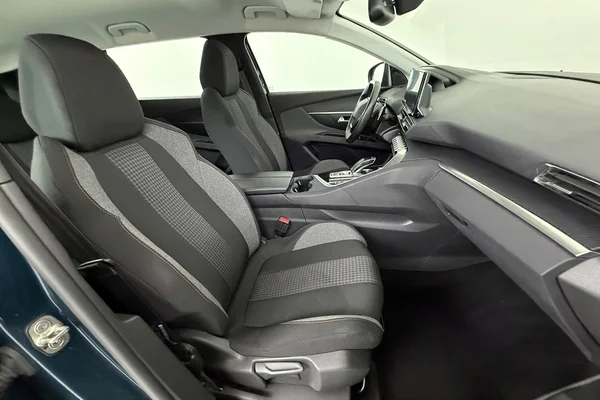 Peugeot 5008 (2021) — foto 9 van 30
