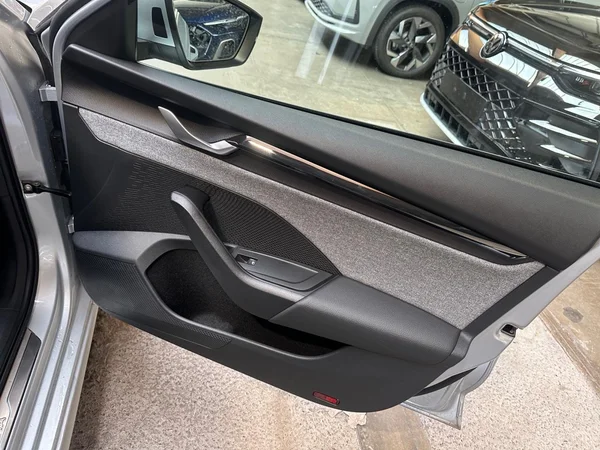 SKODA Octavia SW (2025) — foto 8 van 22