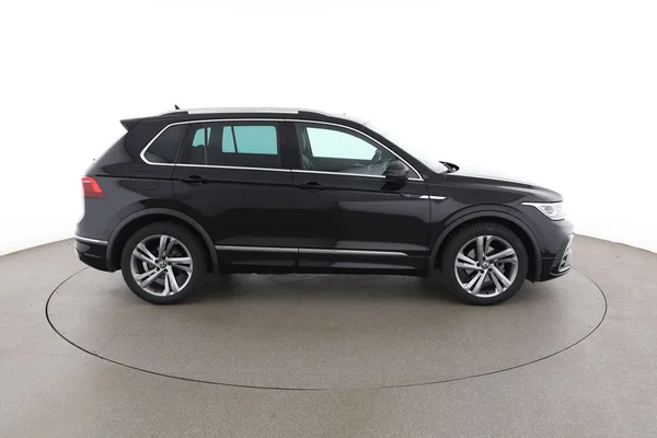 Volkswagen Tiguan (2021) — foto 13 van 16