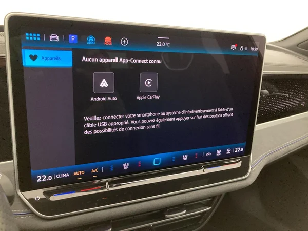 VOLKSWAGEN Passat SW (2024) — foto 18 van 36