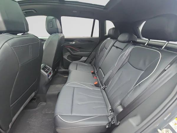 VOLKSWAGEN Tiguan (2025) — foto 13 van 24